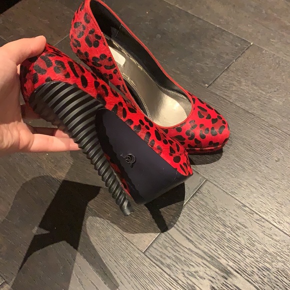 Rachel Roy: Chic platform pumps - Picture 4 of 4